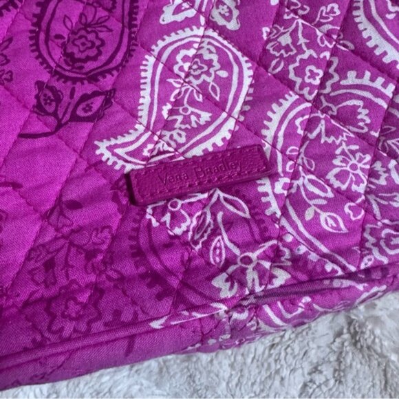 Vera Bradley | Hot Pink Paisley Insulated Lunch Box - Picture 2 of 10